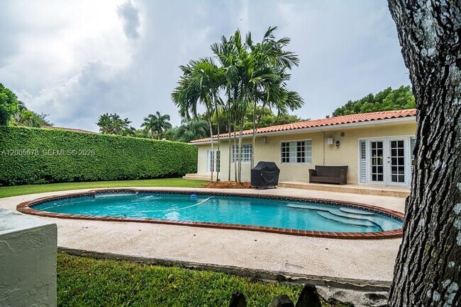 Building Photo - 1237 Aduana Ave