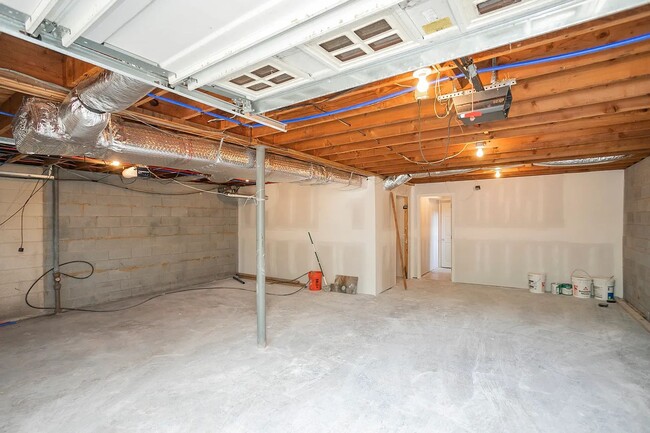 Building Photo - Brentwood Oasis: Newly Renovated 3 Bed, 2 ...