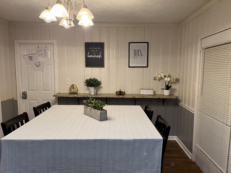 Shared Dining Room - 3330 Linda Dr
