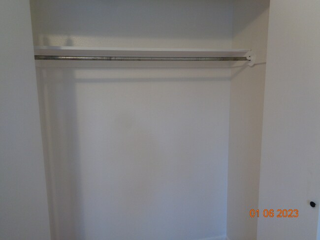 Building Photo - Nicely located close to Memorial Park and ...