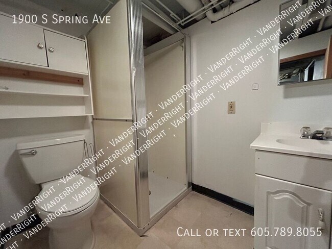 Building Photo - Spacious 4 Bedroom House With Huge Garage!