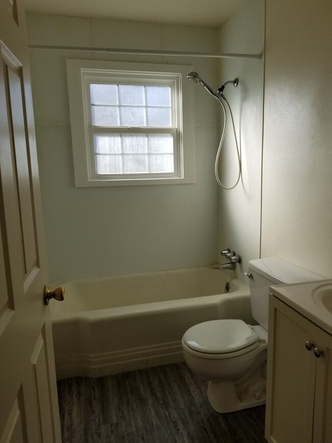 Building Photo - Ephrata House with Full Basement