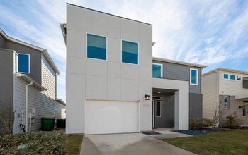 Building Photo - 15101 Casbah Dr