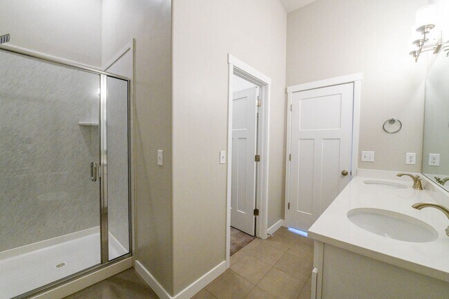 Building Photo - 4 Bed 3.5 Bath Townhome in Bluffdale!!! January Rent Free!!