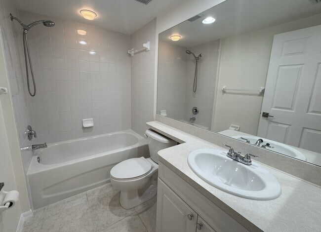 Building Photo - Country Club 6103