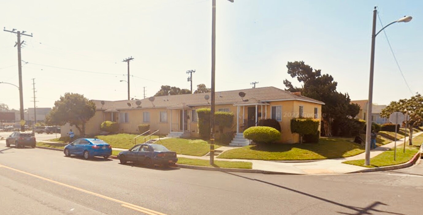 Building Photo - 1820 W 108th St