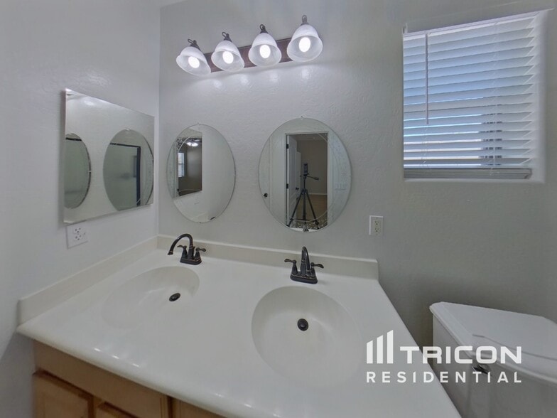 Building Photo - 42506 W Mira Ct