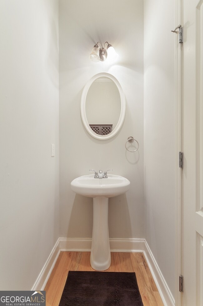 Building Photo - 1953 Sterling Oaks Cir NE