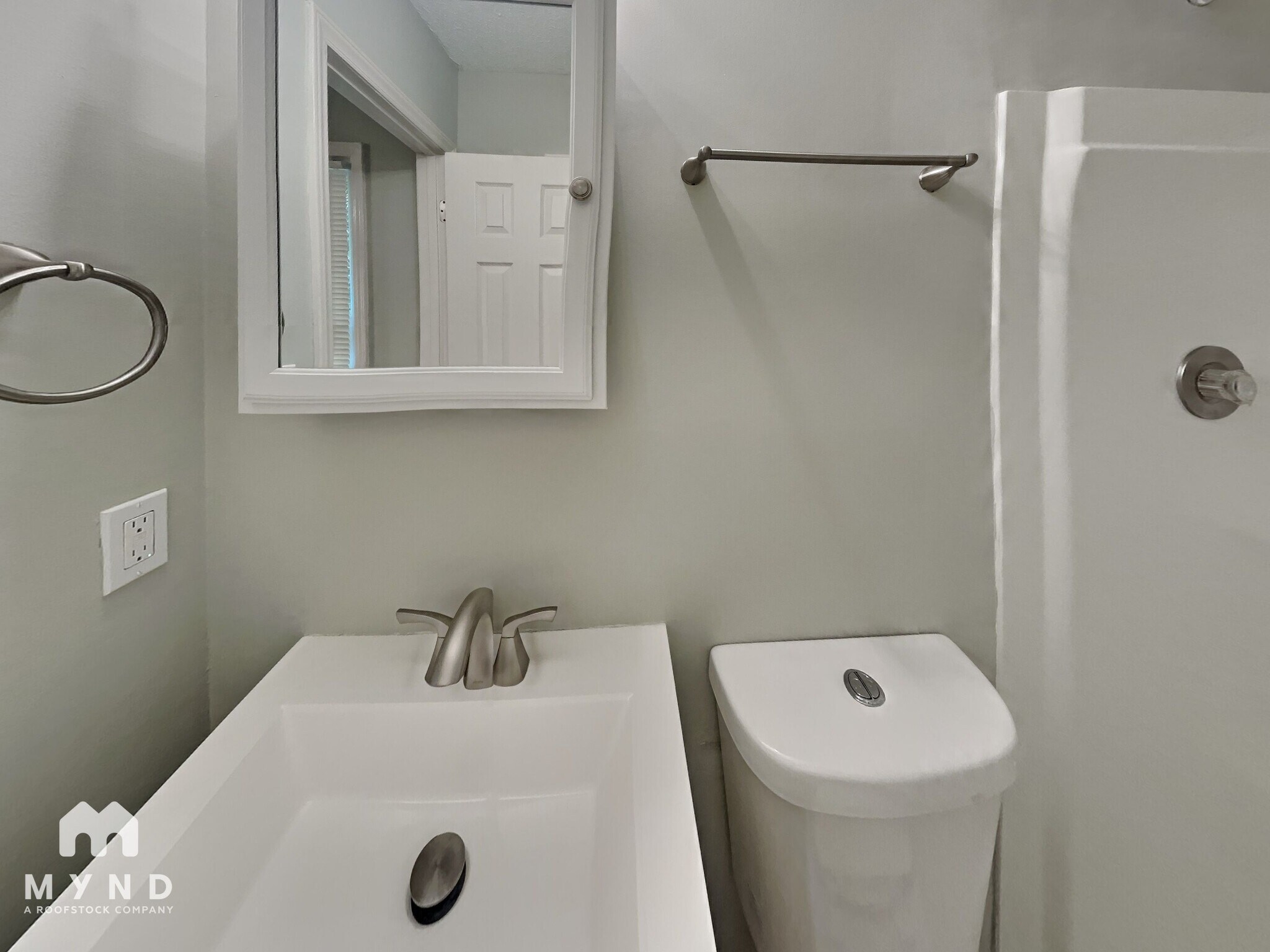 Building Photo - 547 Whitethorn Dr