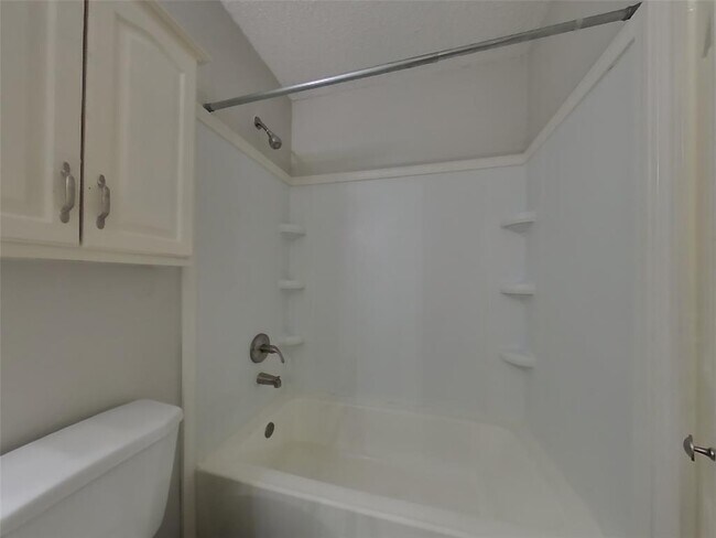 Building Photo - 1201 Hilburn Ct