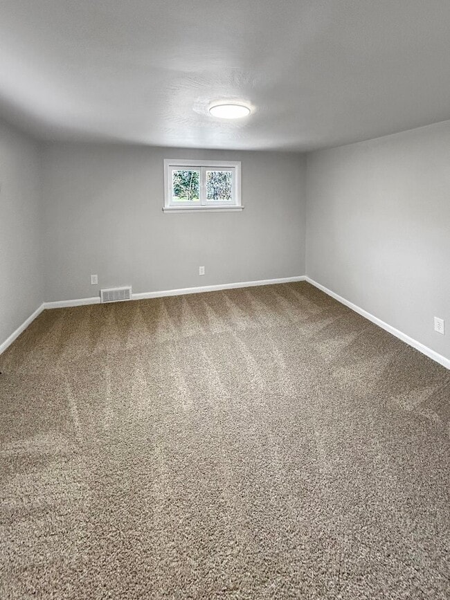 Building Photo - Welcome to this newly remodeled gem located in the heart of Collier, PA.