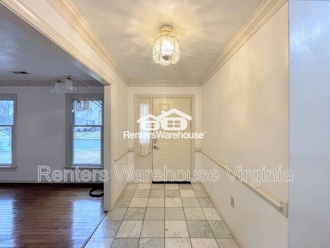 Building Photo - 352 Peace Haven Dr