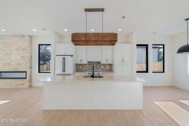 Building Photo - 7826 S Northshore Dr