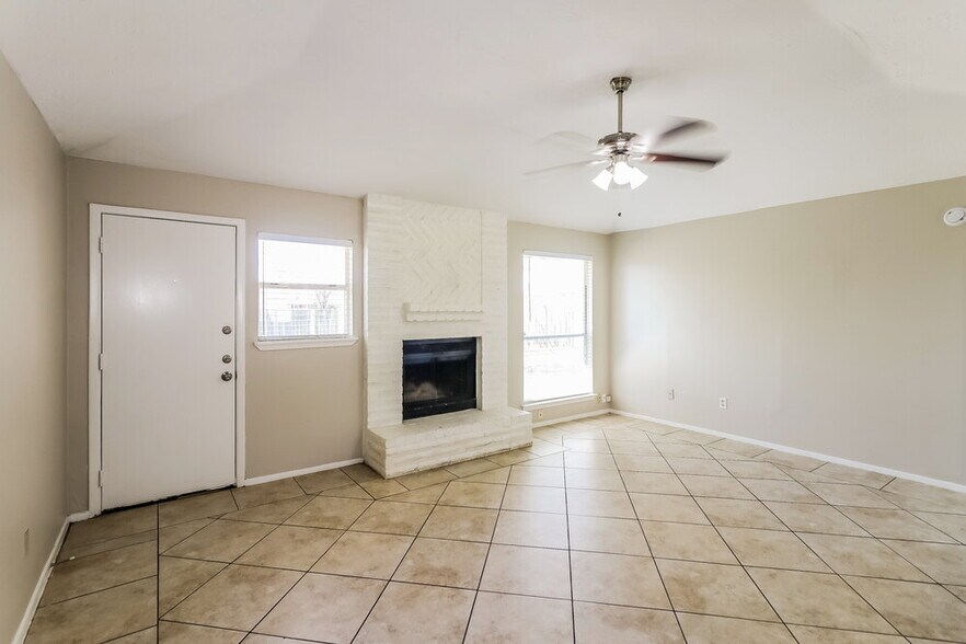 Building Photo - 8443 S Meadow Bird Cir