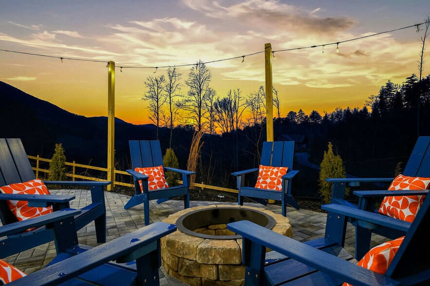 Building Photo - 268 Everett St