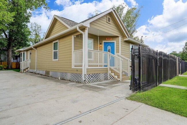 Building Photo - 7112 Avenue L