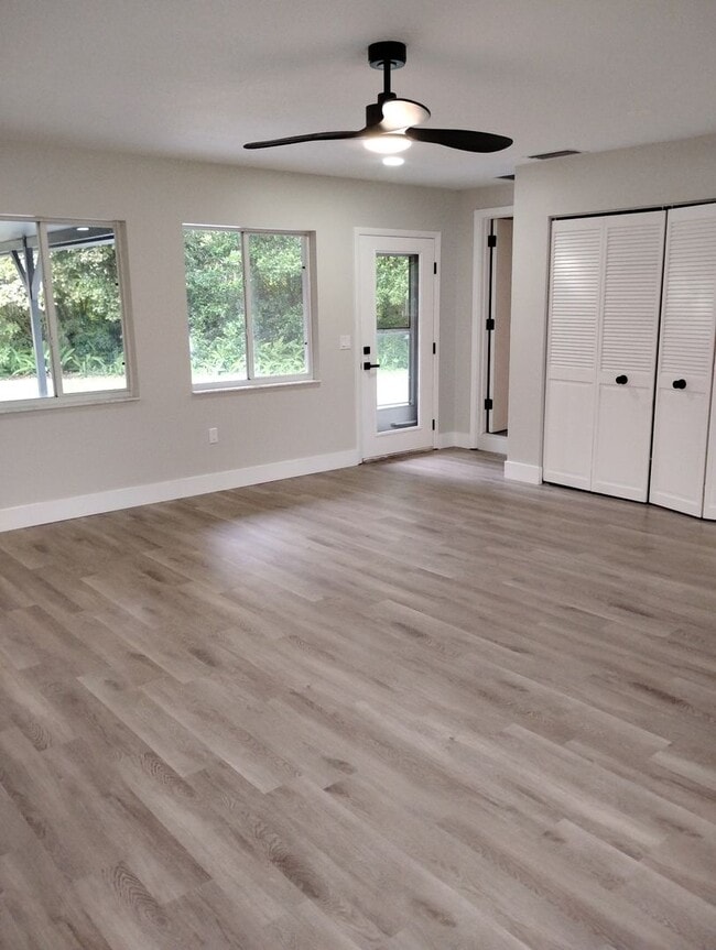 Building Photo - Upgraded 4 Bedroom in Deland - Available Now!
