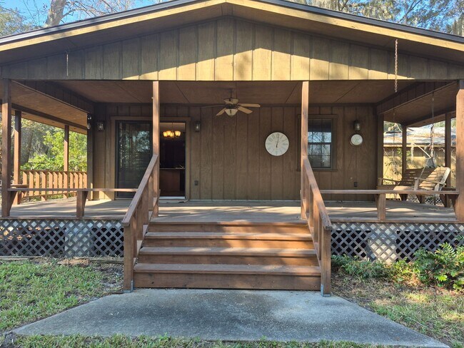 Building Photo - Cabin living in the suburbs
