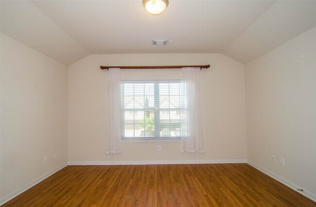 Building Photo - 3939 Calgary Cir