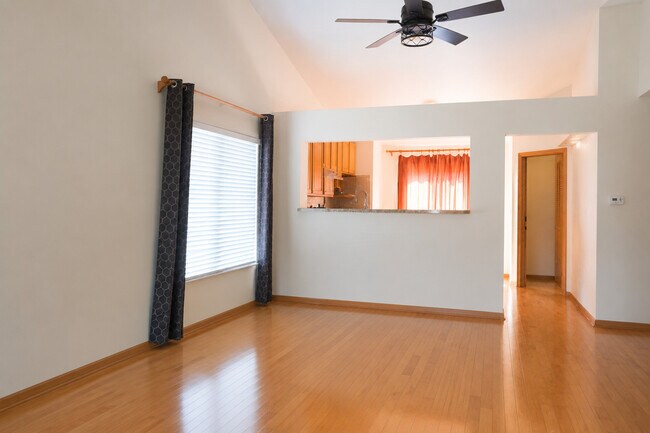 Building Photo - 127 Amberly Dr