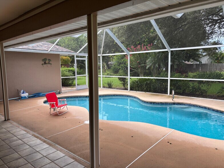 Screen in Pool Backyard - 720 Samuel Chase Ln