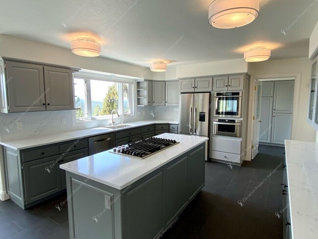 Building Photo - Luxury Living with Unmatched Cascade Views...