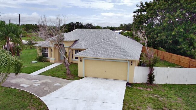 Building Photo - 4630 NW Bighorn Ave