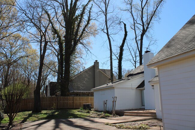 Building Photo - Germantown/ Gorgeous 5 Bedroom Home Newly Renovated