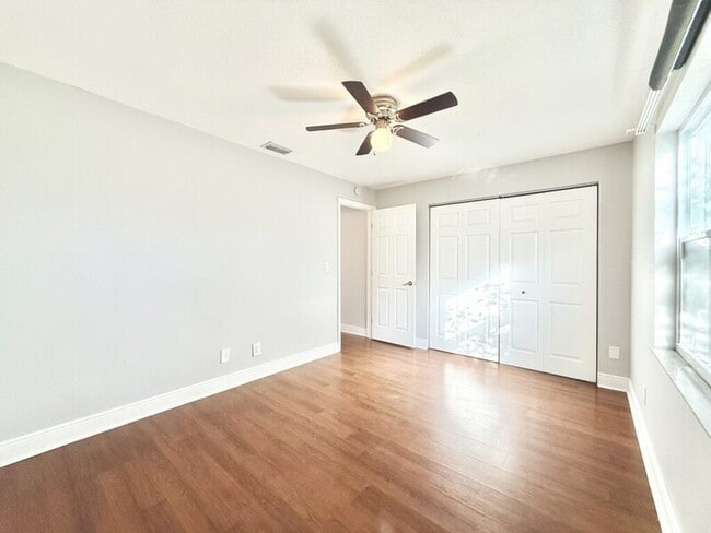 Building Photo - 6475 Cedarbrook Dr