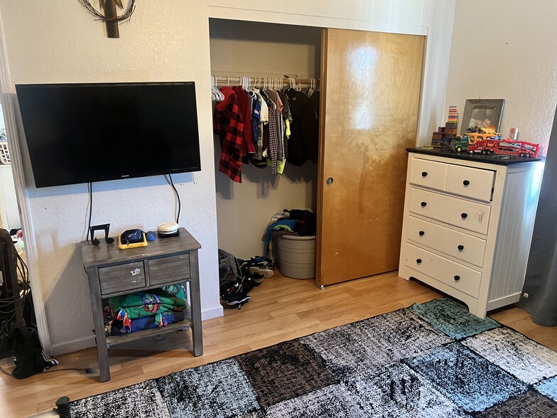 Building Photo - 1705 Badger Way