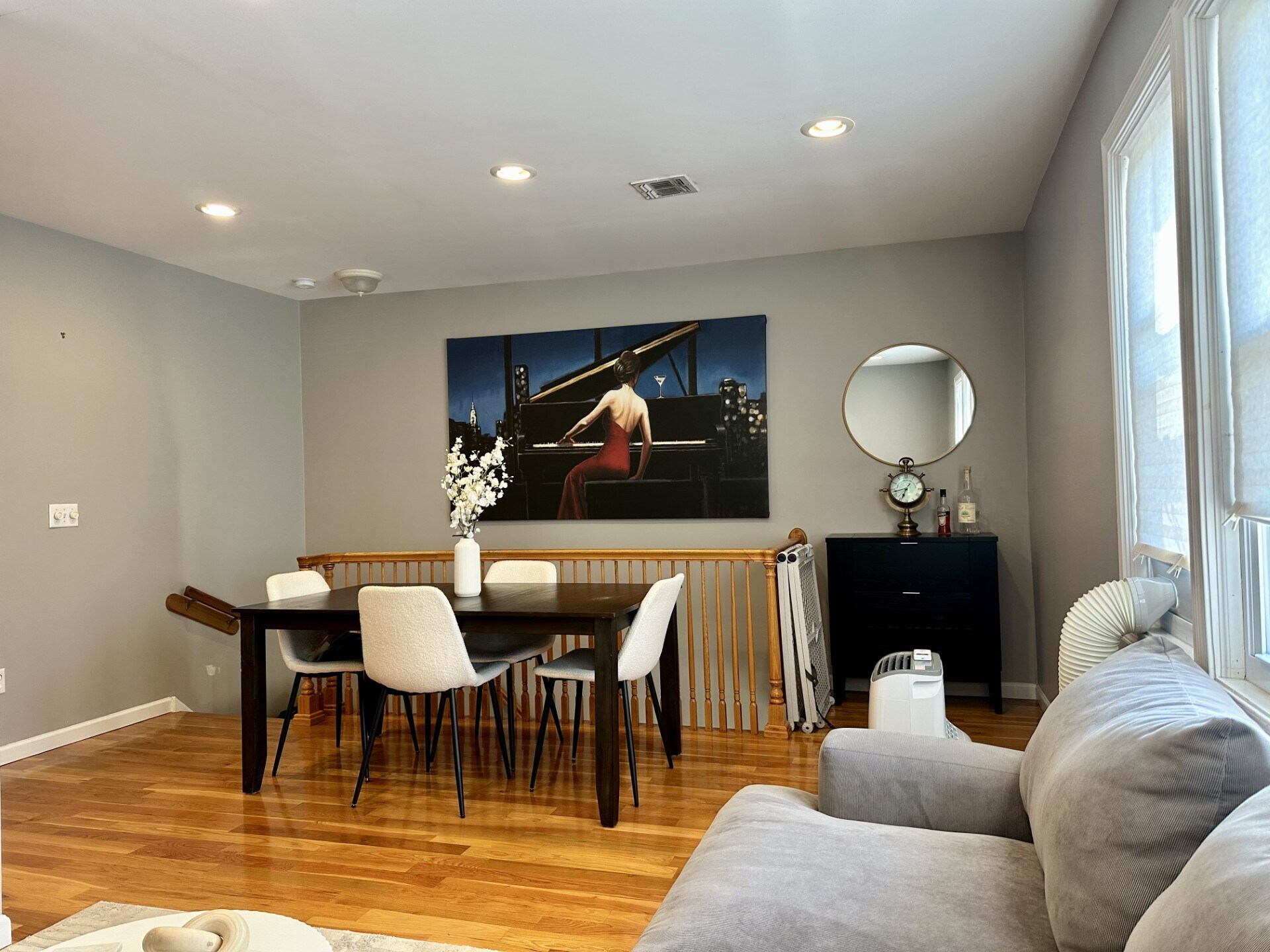 Building Photo - 66 King St