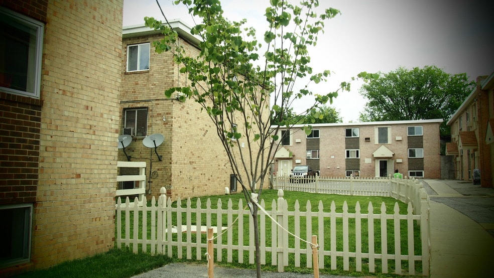Building Photo - Palmer Court