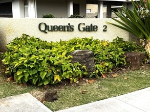 Building Photo - 3/2/2 - Spacious Golf Course Home in Gated Queens Gate II