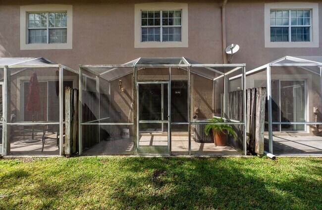 Building Photo - 1928 Madeira Dr