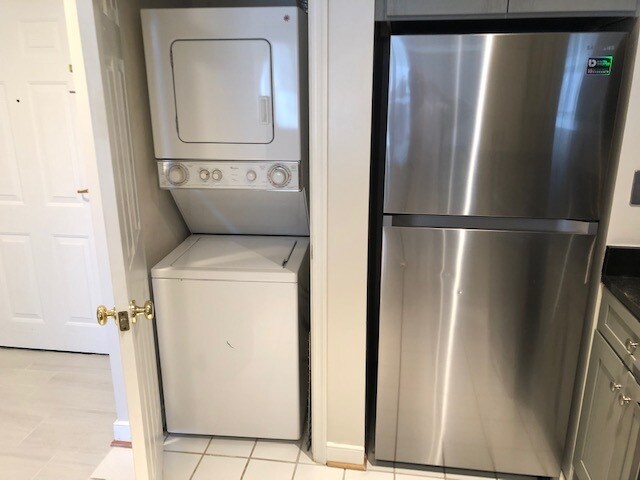 In Unit Washer & Dryer - 1045 N Utah St