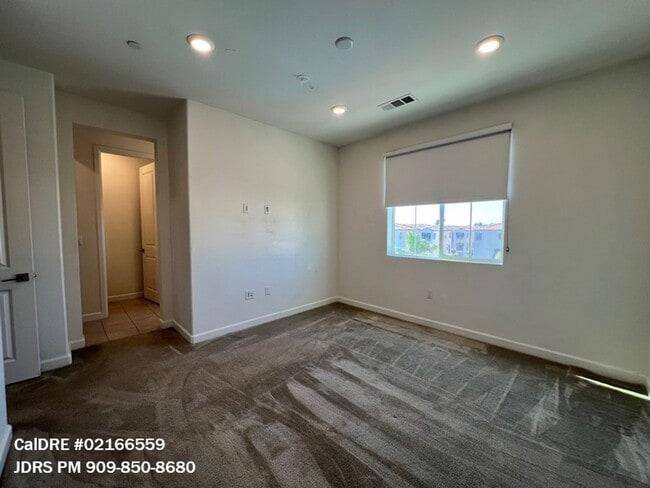 Building Photo - Yorba Linda 3 Bedroom Condo