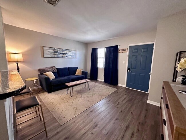 Building Photo - 312 Bream Ave