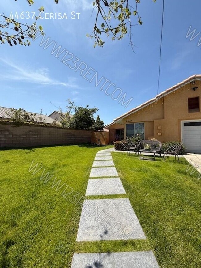 Building Photo - 44637 Cerisa St