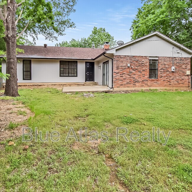 Building Photo - 1329 E Windsor Dr