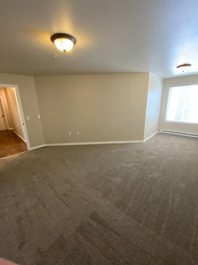 Building Photo - UPPER LEVEL CONDO (RPM#43)