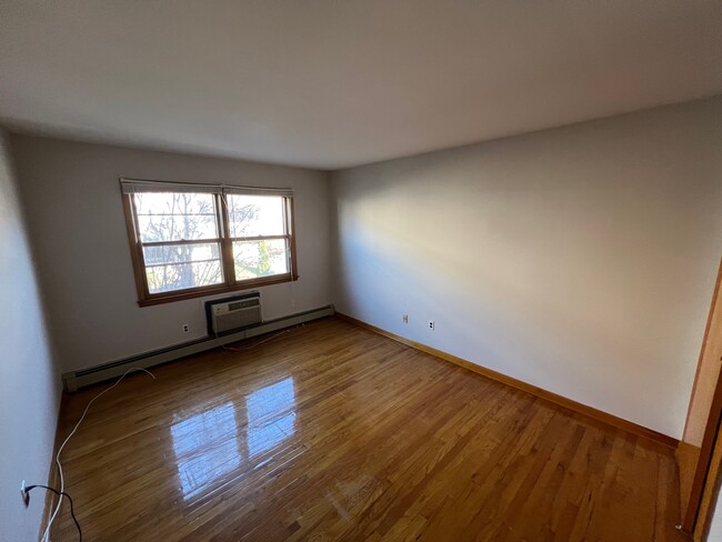 Master bedroom - 233 8th St