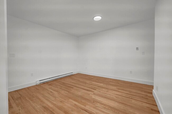 Building Photo - 163 3rd St