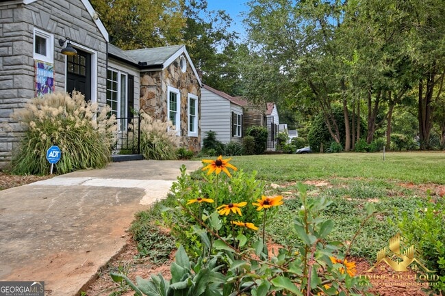 Building Photo - 1439 Westridge Rd SW