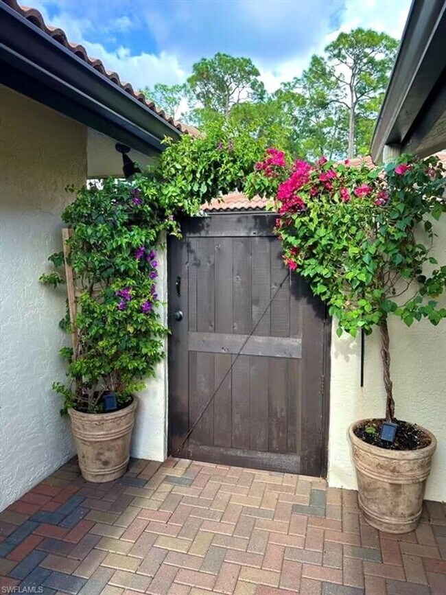 Building Photo - Available May 1st – Luxury Golf Villa in Lely! Walk to Pool, Minutes to Beaches & US Open Pickleb...