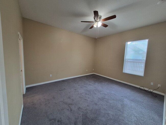 Building Photo - 5403 Loma Vista Loop