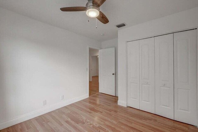 Building Photo - 10758 Lake Jasmine Dr