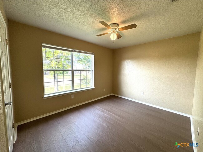 Building Photo - 2806 Maria Dr