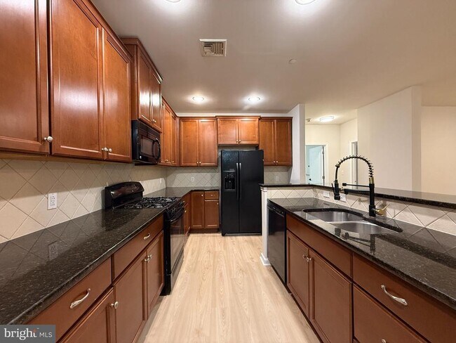 Building Photo - 407 Carson Terrace