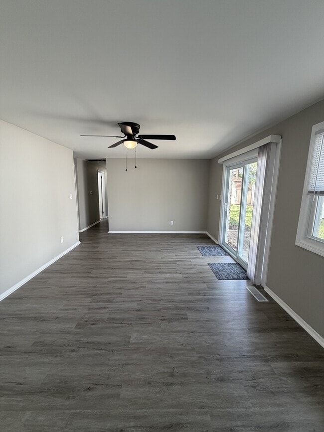 Building Photo - 2504 Campbell Dr