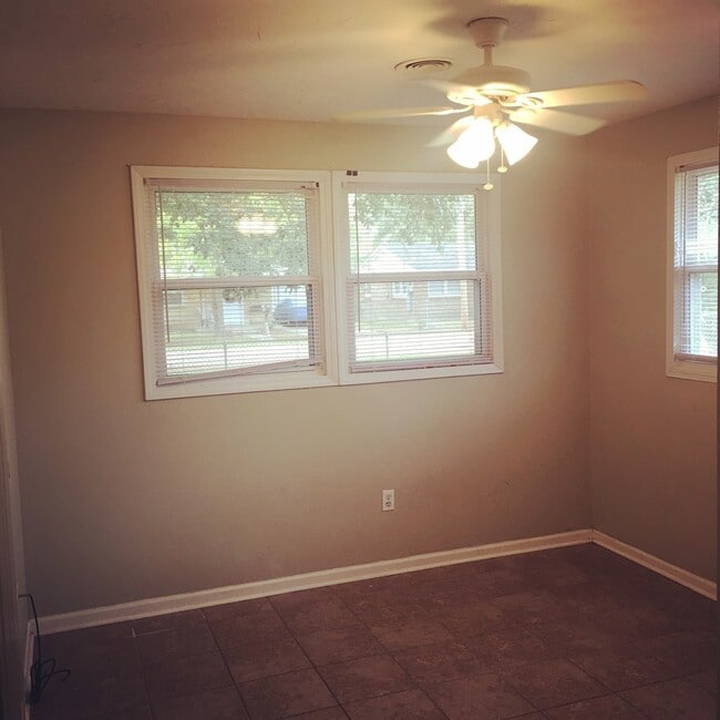 Building Photo - BEAUTIFUL 3/1 HOME ON HUGE DOUBLE LOT